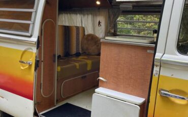 Volkswagen-adventurewagon-1971-white-3