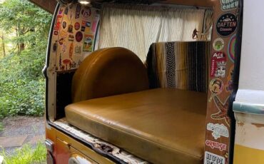 Volkswagen-adventurewagon-1971-white-4