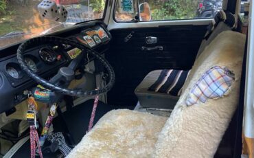 Volkswagen-adventurewagon-1971-white-5