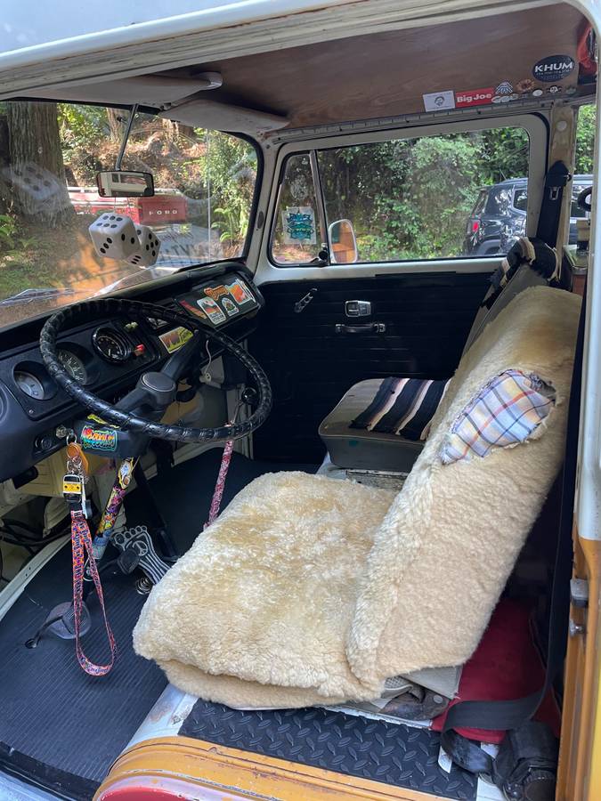 Volkswagen-adventurewagon-1971-white-5