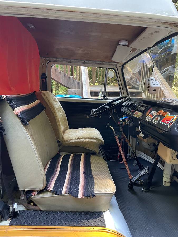 Volkswagen-adventurewagon-1971-white-6