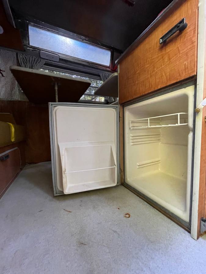 Volkswagen-adventurewagon-1971-white-8