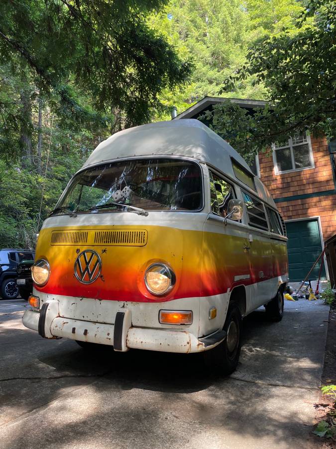Volkswagen-adventurewagon-1971-white