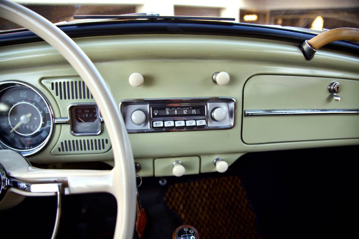 Volkswagen-beetle-1960-green-13