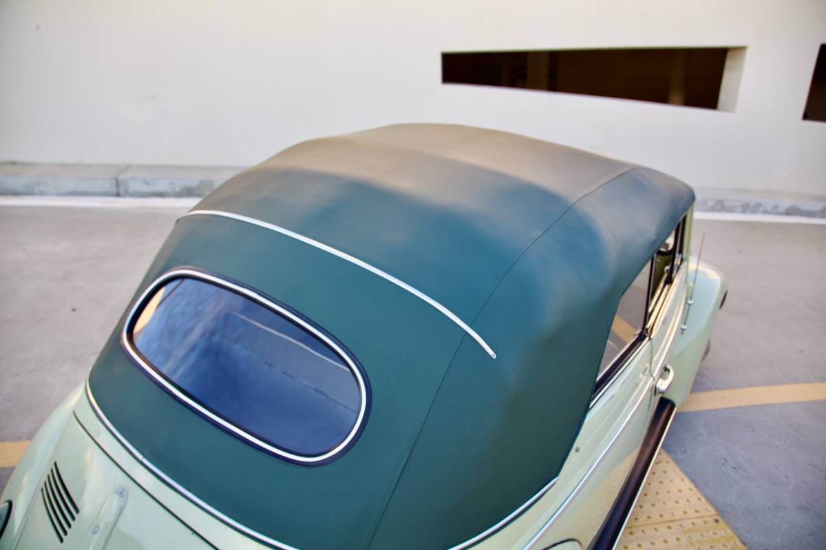 Volkswagen-beetle-1960-green-23