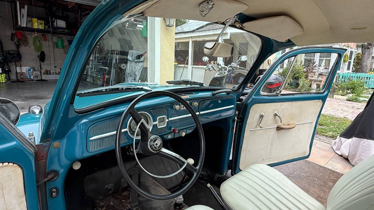 Volkswagen-beetle-1966-9