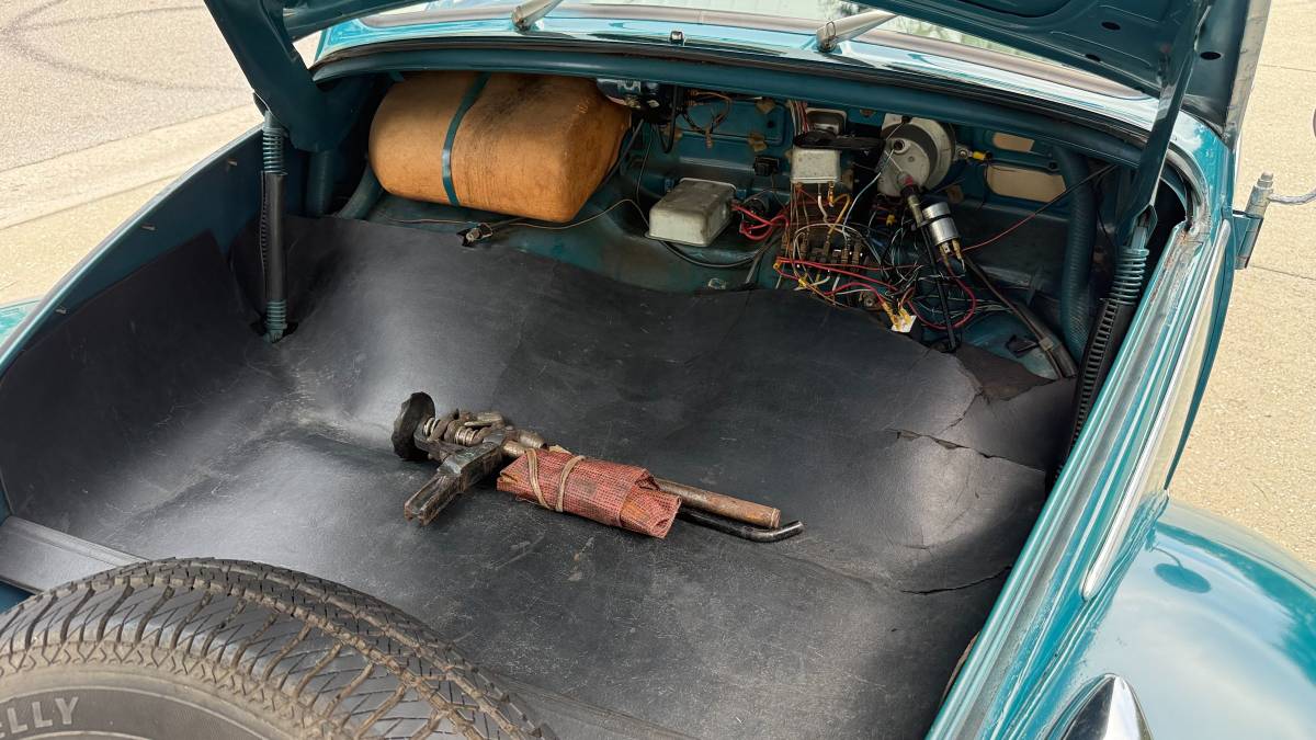 Volkswagen-beetle-1966-blue-11