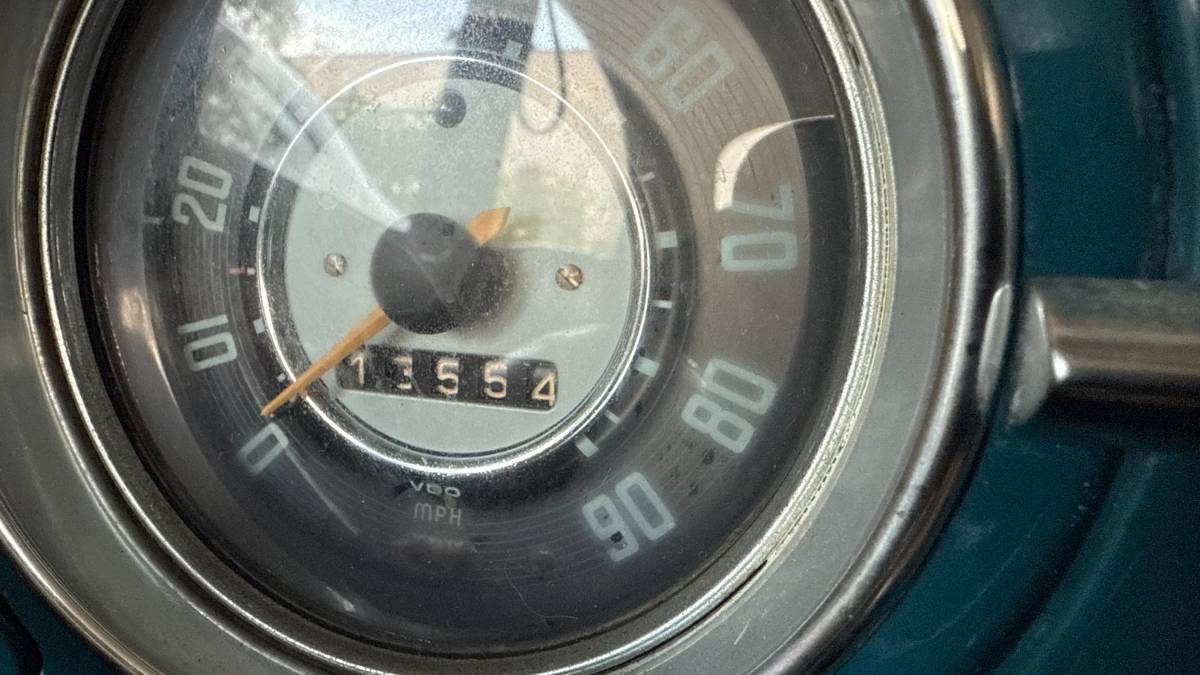 Volkswagen-beetle-1966-blue-13