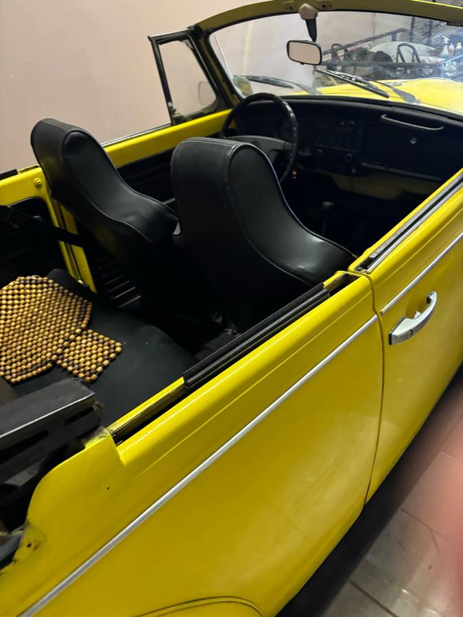 Volkswagen-beetle-1972-yellow-2