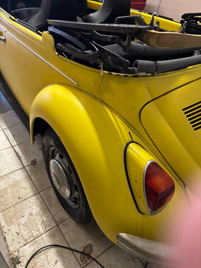 Volkswagen-beetle-1972-yellow-5