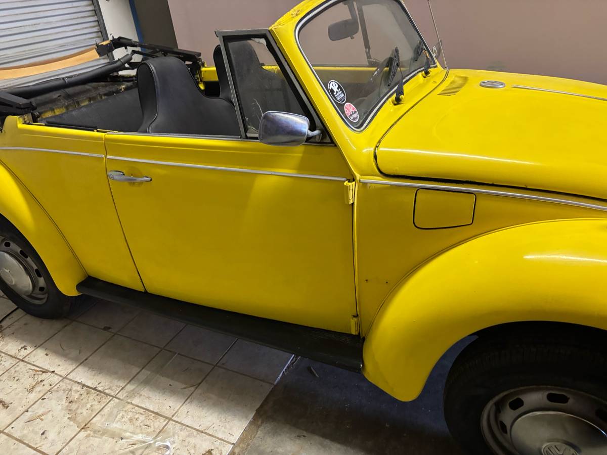 Volkswagen-beetle-1972-yellow