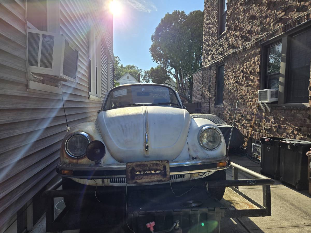 Volkswagen-beetle-1975-2