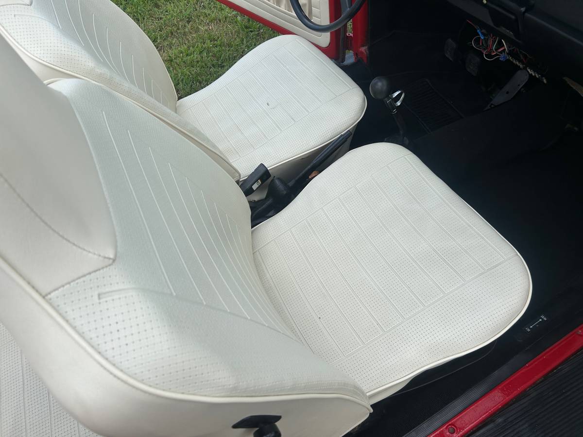 Volkswagen-beetle-cabrio.-1974-red-16