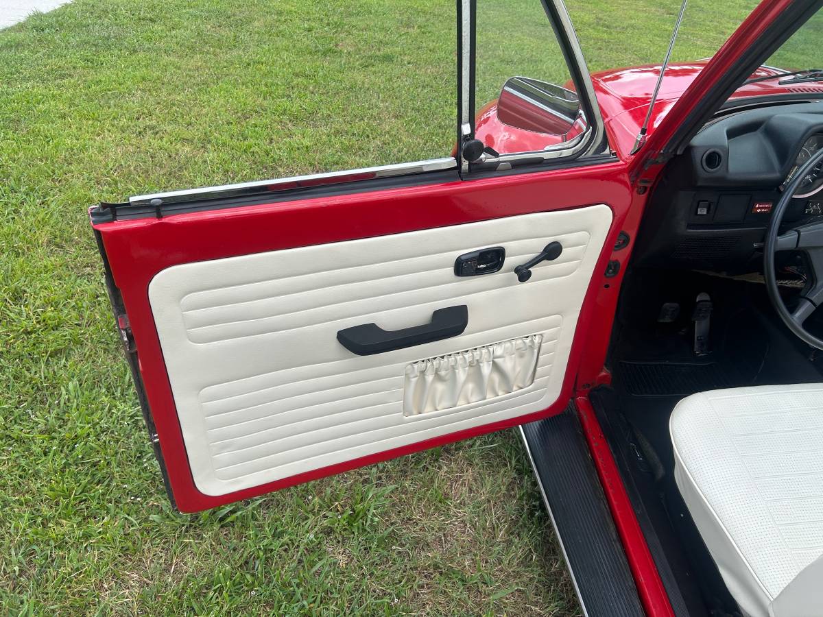 Volkswagen-beetle-cabrio.-1974-red-9