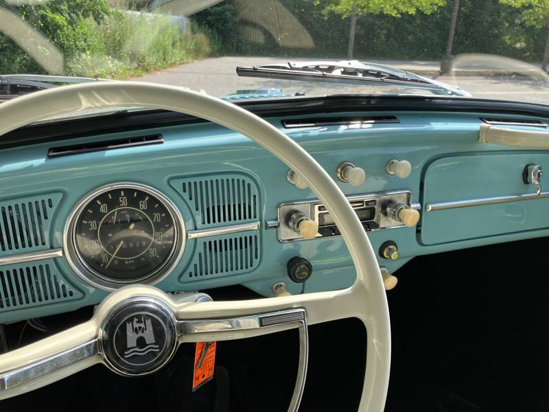 Volkswagen-beetle-convertible-1970-blue-18