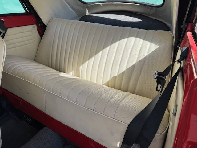 Volkswagen-beetle-convertible-1972-red-12