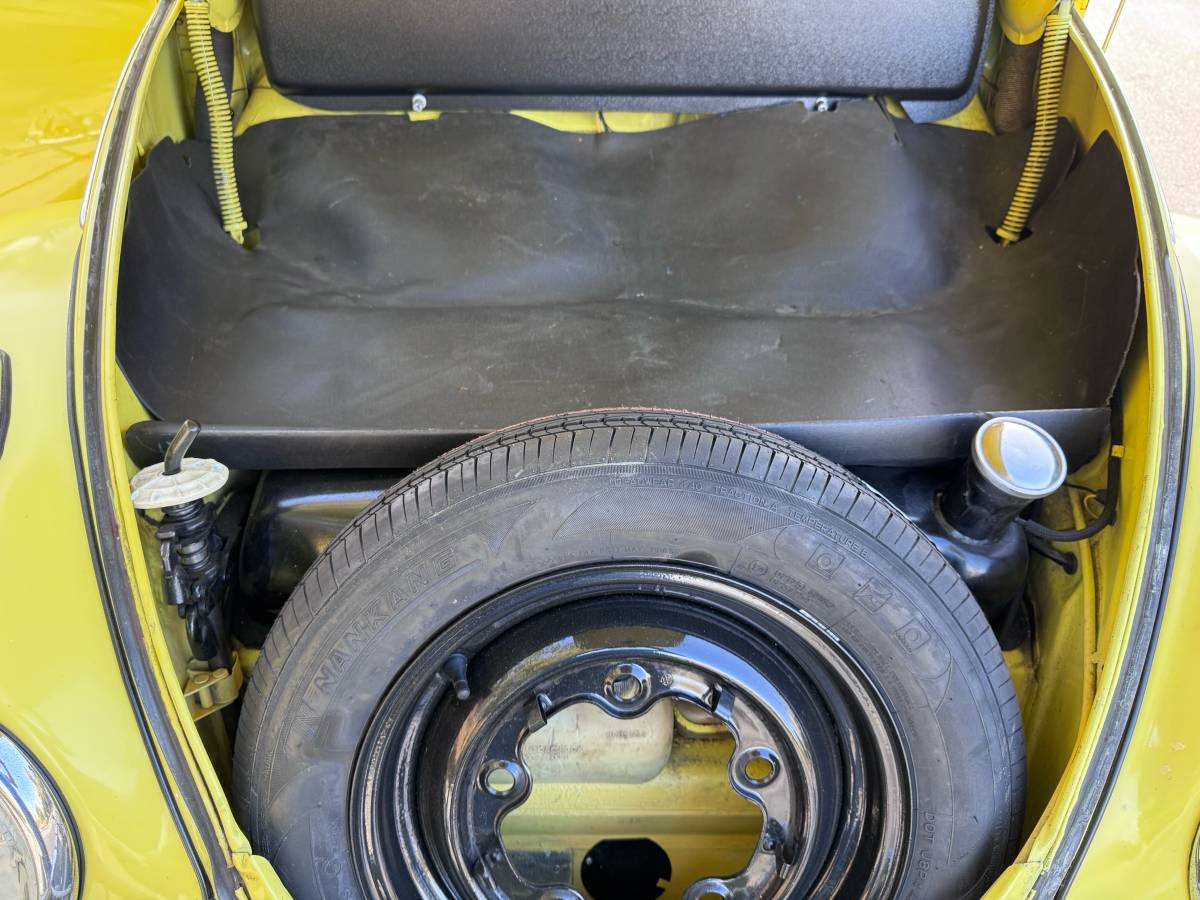 Volkswagen-bug-beetle-1963-yellow-13