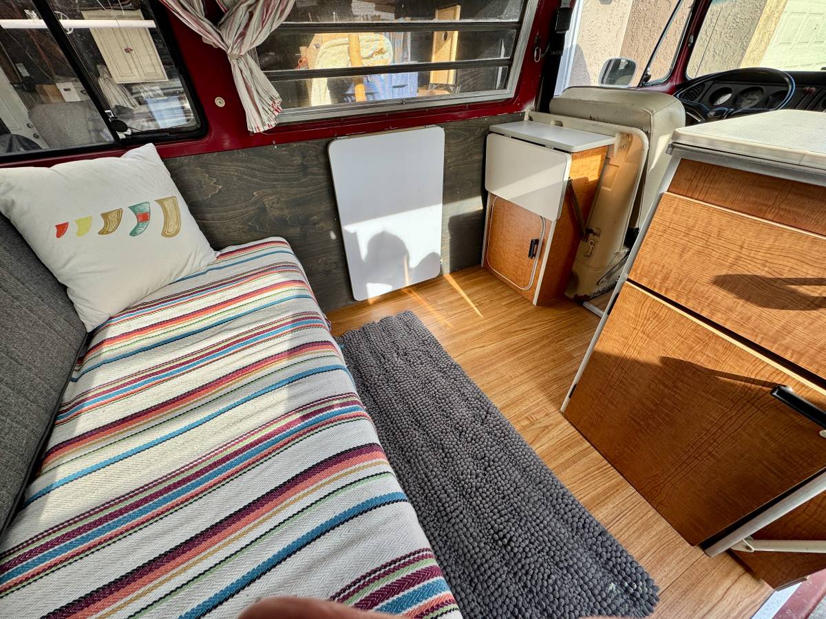 Volkswagen-bus-1971-red-14
