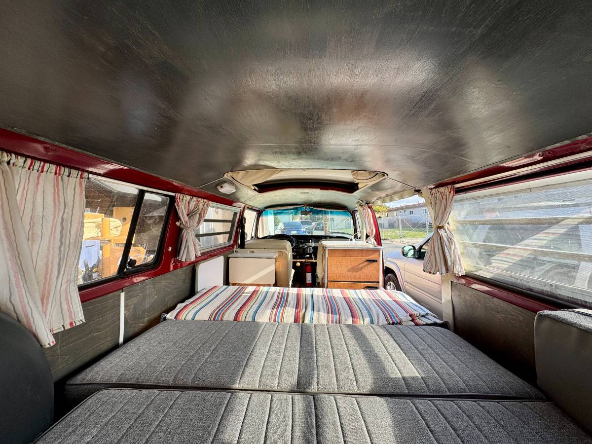 Volkswagen-bus-1971-red-15