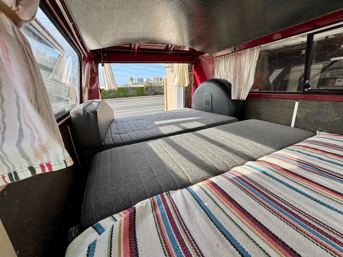 Volkswagen-bus-1971-red-16