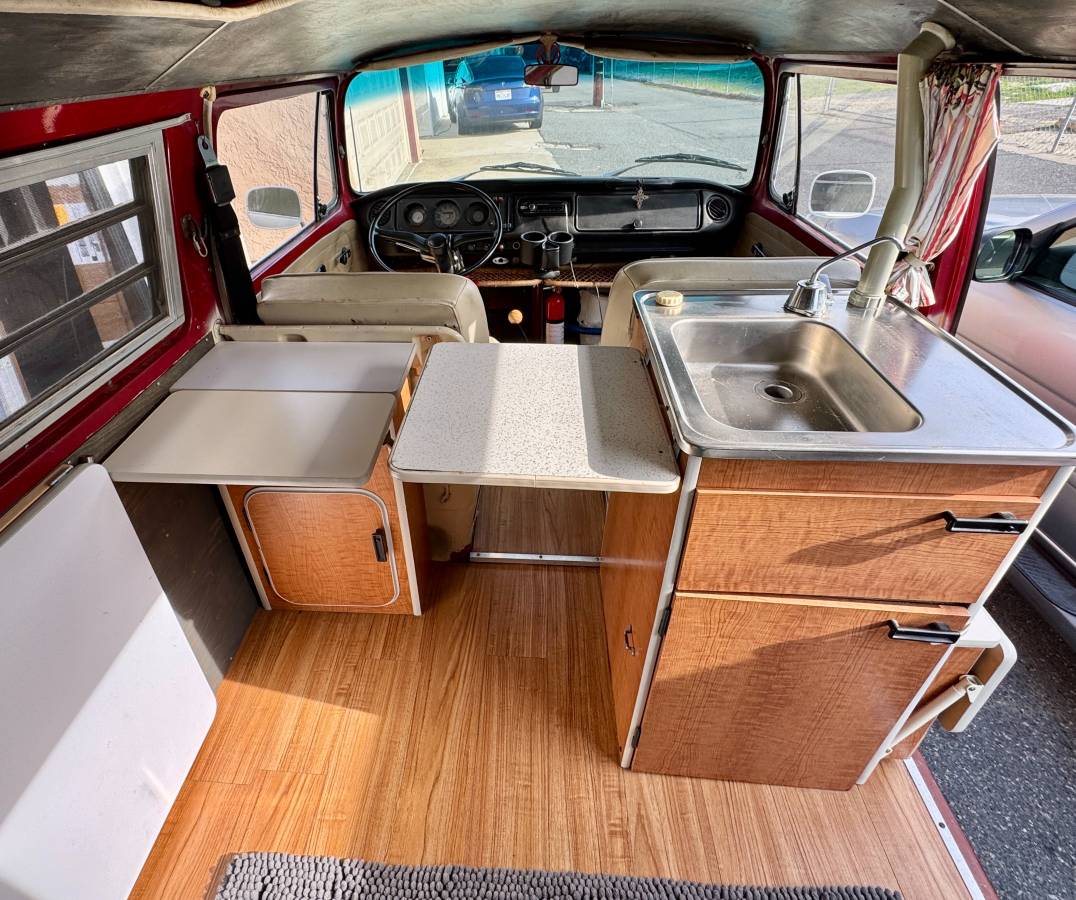 Volkswagen-bus-1971-red-17
