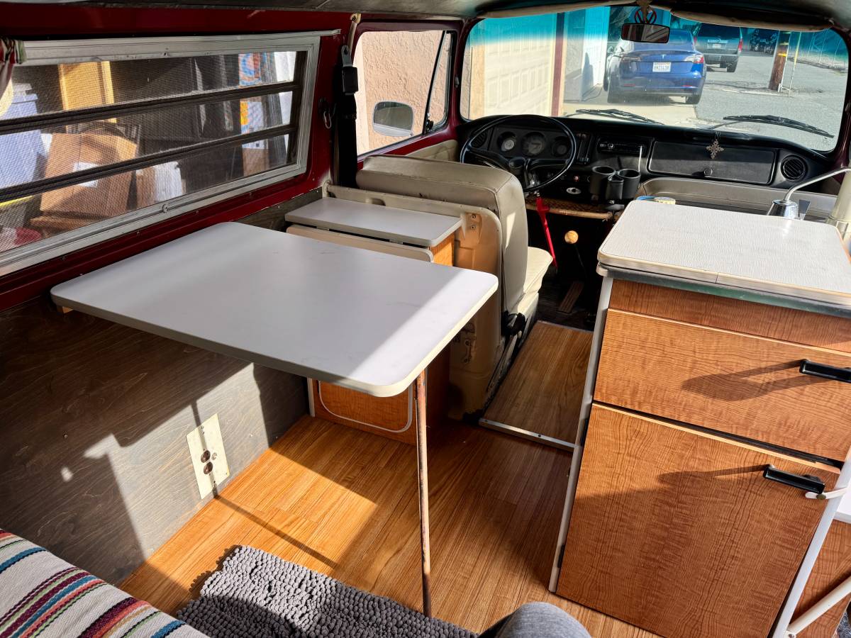 Volkswagen-bus-1971-red-18