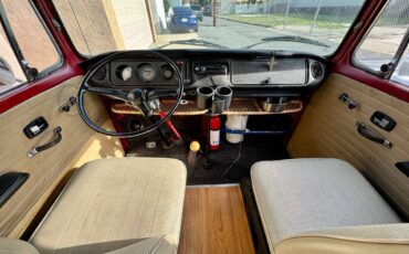 Volkswagen-bus-1971-red-19