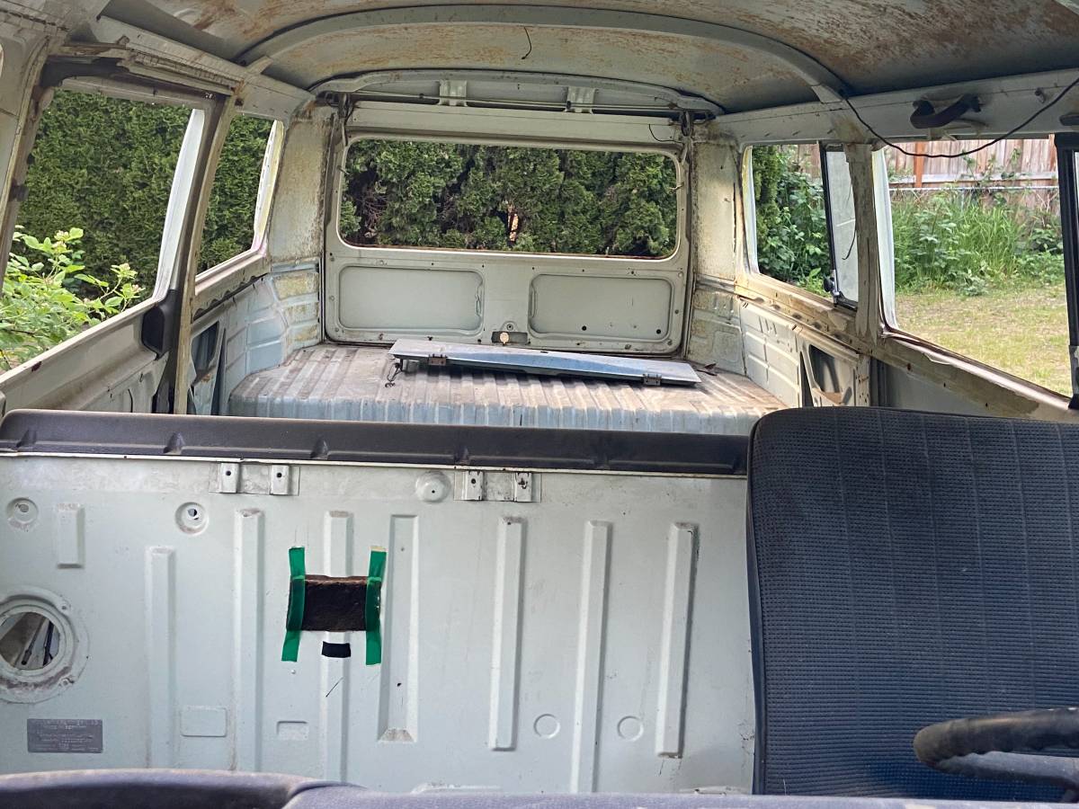 Volkswagen-bus-1972-9