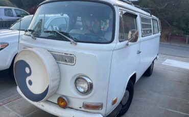 Volkswagen-bus-1972-white