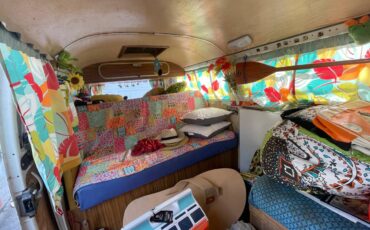 Volkswagen-bus-1972-white-5