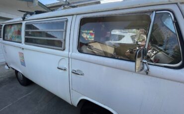 Volkswagen-bus-1972-white-9