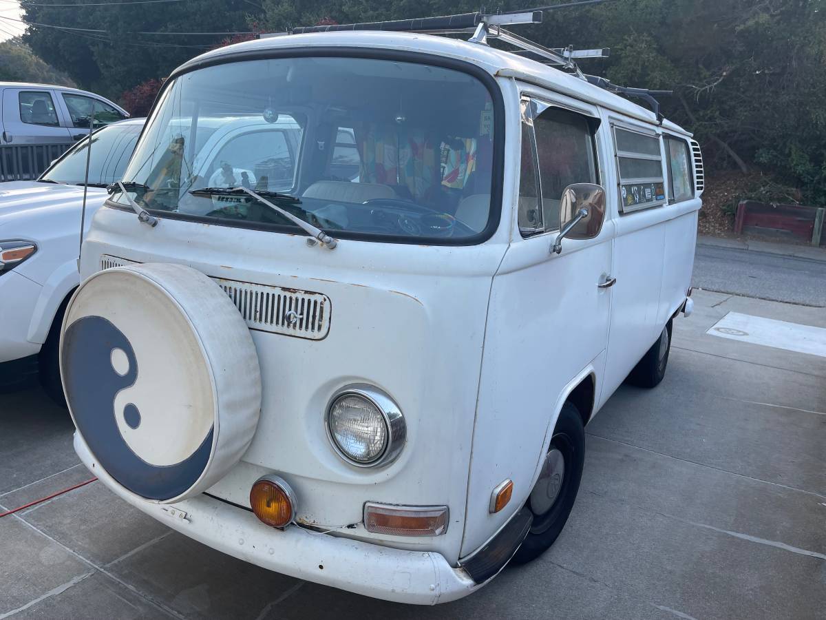 Volkswagen-bus-1972-white