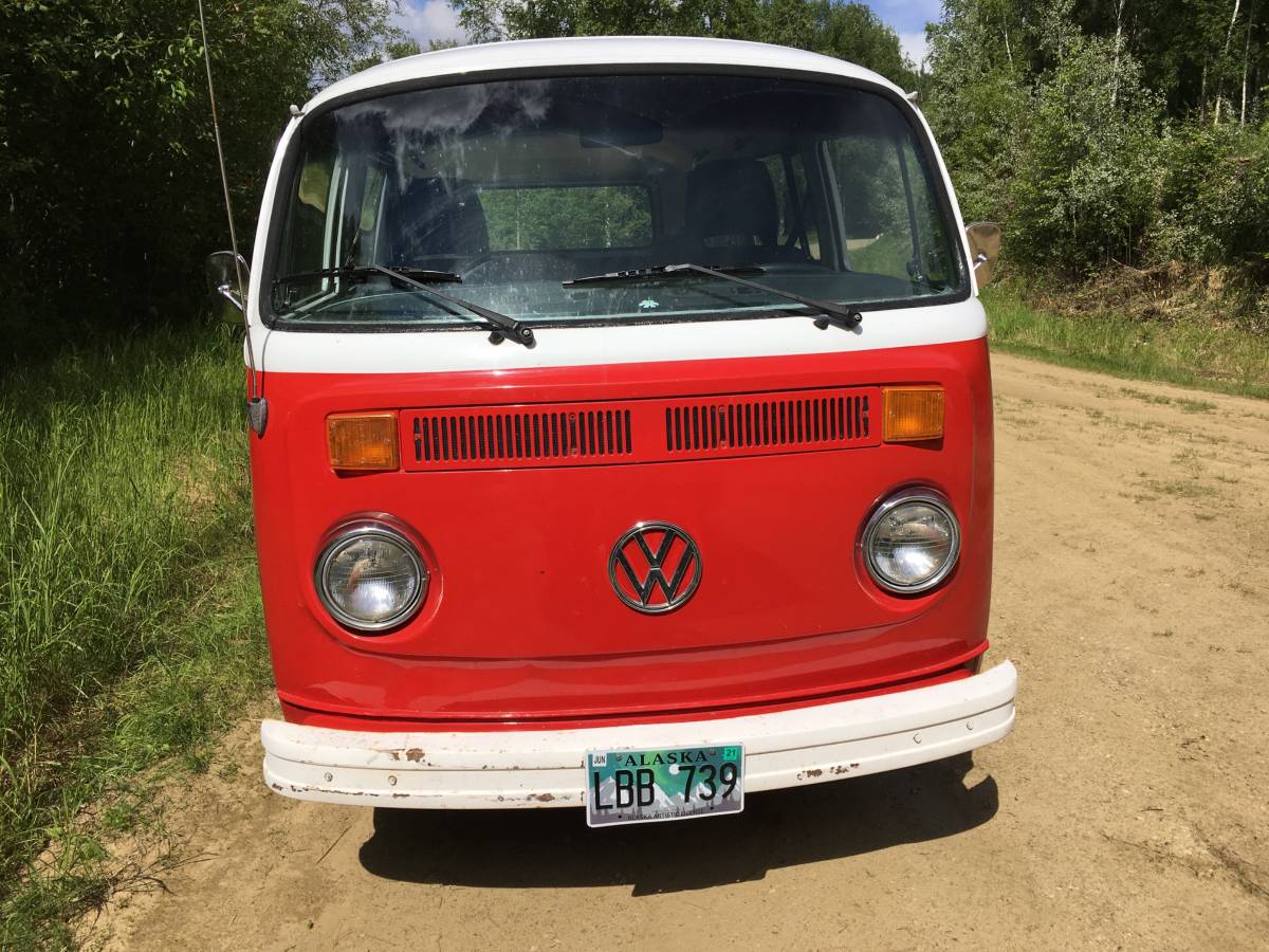 Volkswagen-bus-1977-red-2