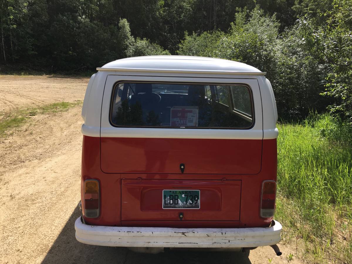 Volkswagen-bus-1977-red-3