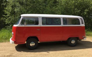 Volkswagen-bus-1977-red