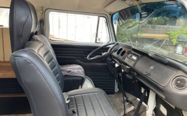 Volkswagen-bus-1977-red-5