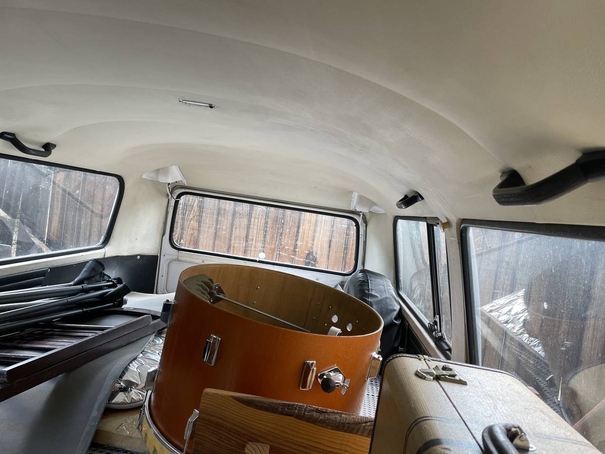 Volkswagen-bus-1977-red-7