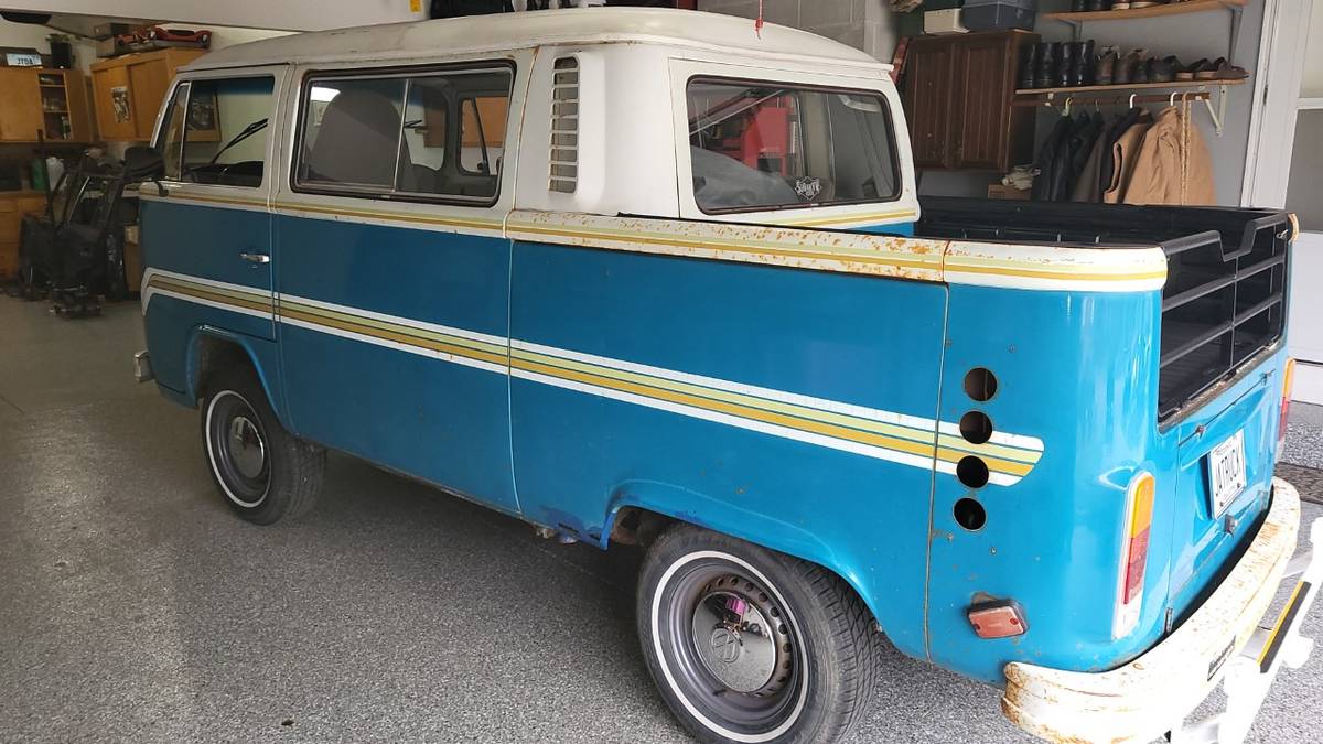 Volkswagen-bus-1978-blue-1