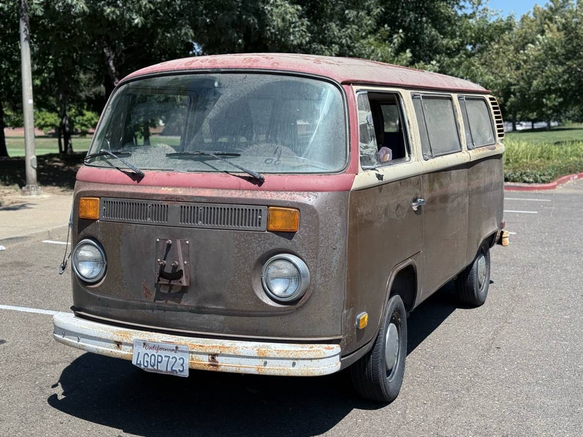 Volkswagen-bus-1978-brown-5
