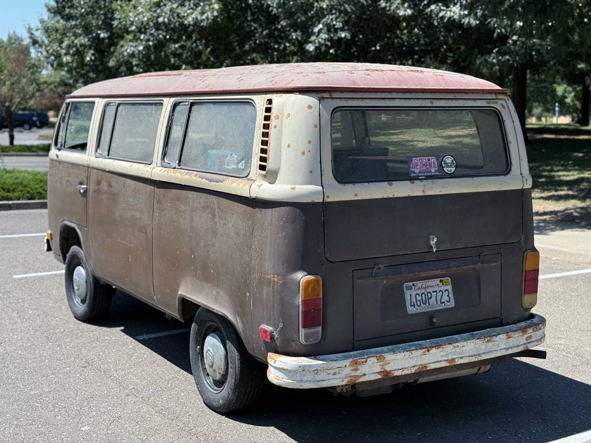 Volkswagen-bus-1978-brown-6