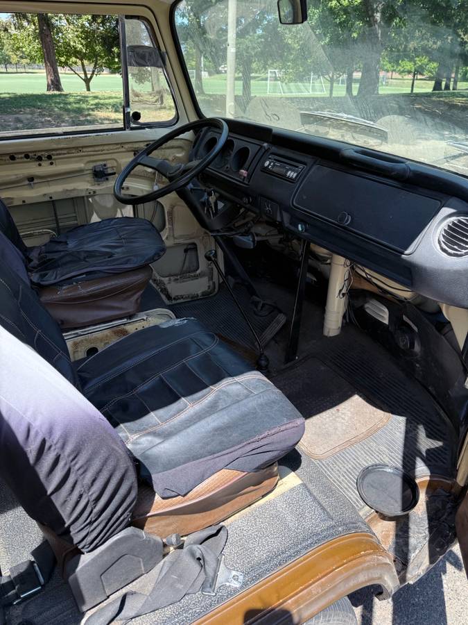 Volkswagen-bus-1978-brown-7