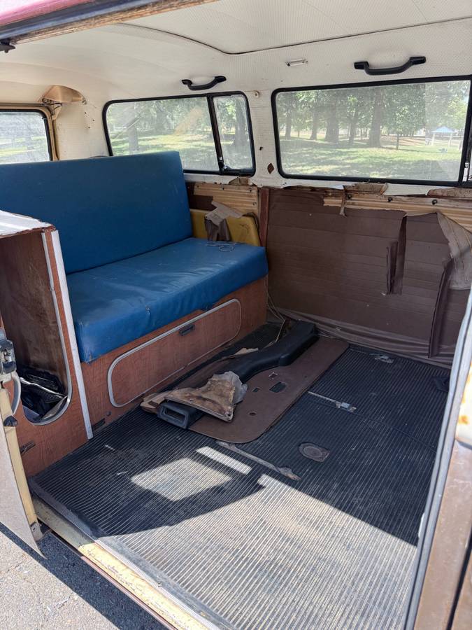 Volkswagen-bus-1978-brown