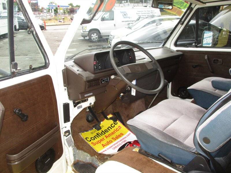 Volkswagen-busvanagon-camper-1982-white-19