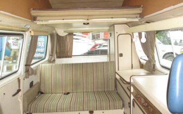 Volkswagen-busvanagon-camper-1982-white-20