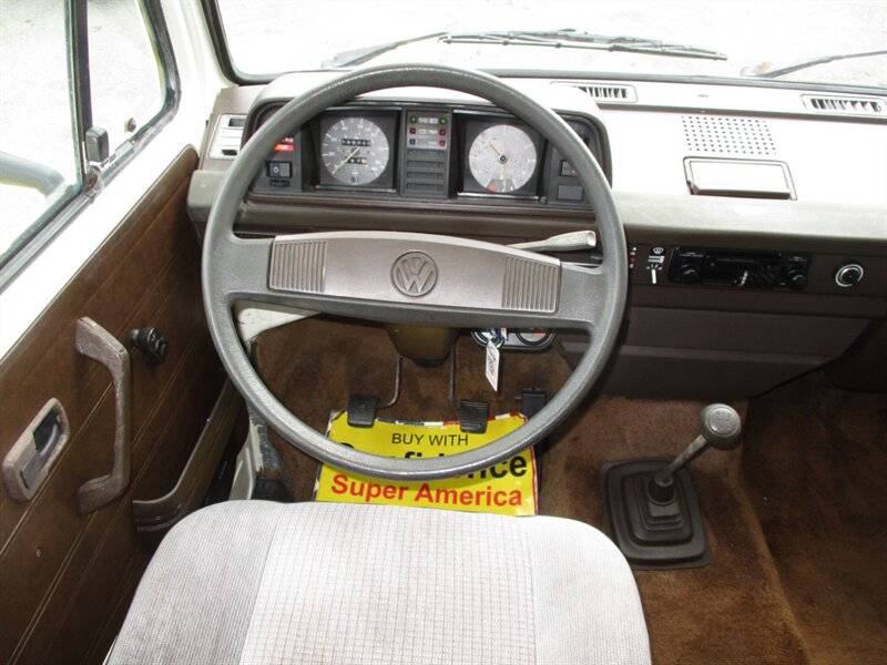 Volkswagen-busvanagon-camper-1982-white-21
