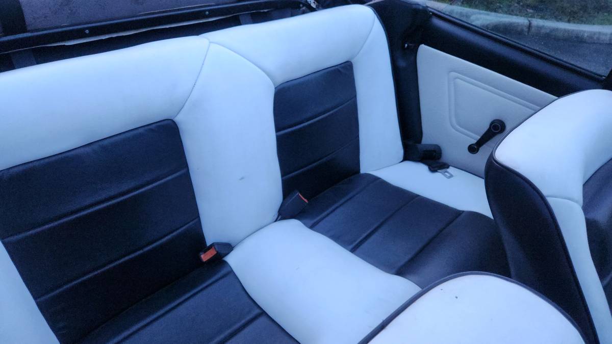 Volkswagen-cabrio-1985-orange-16