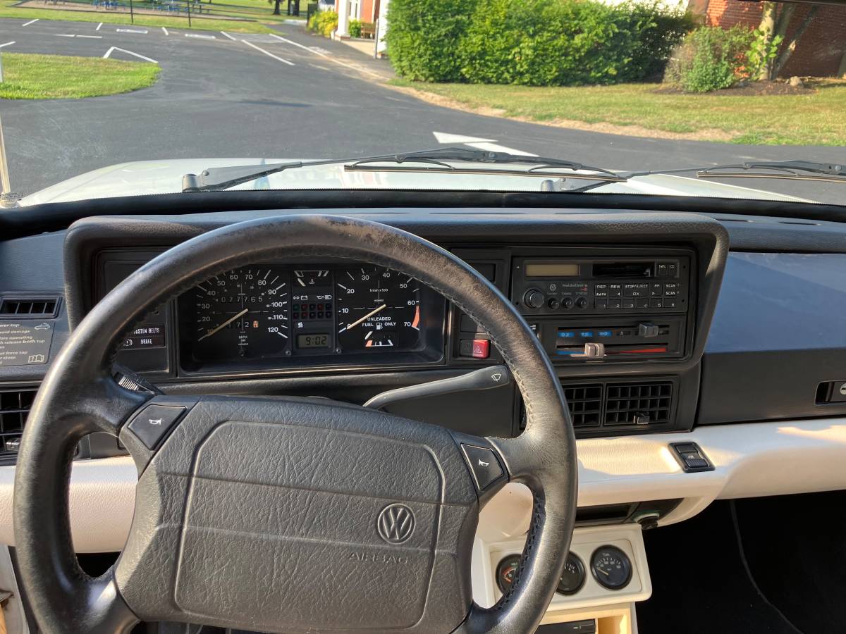 Volkswagen-cabrio-1991-white-13