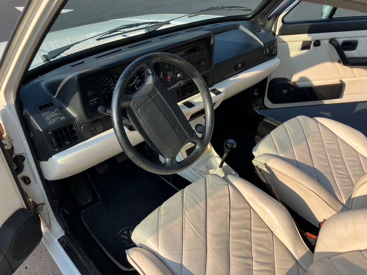Volkswagen-cabrio-1991-white-14