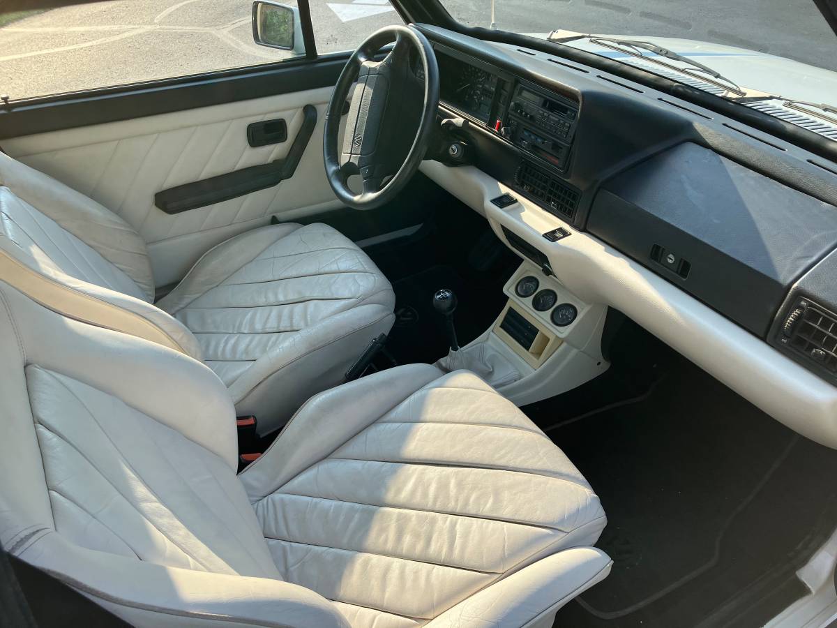 Volkswagen-cabrio-1991-white-15