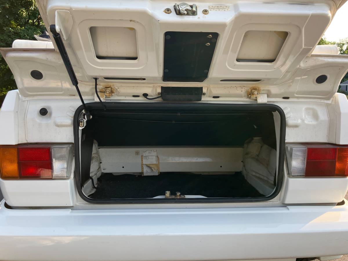 Volkswagen-cabrio-1991-white-16